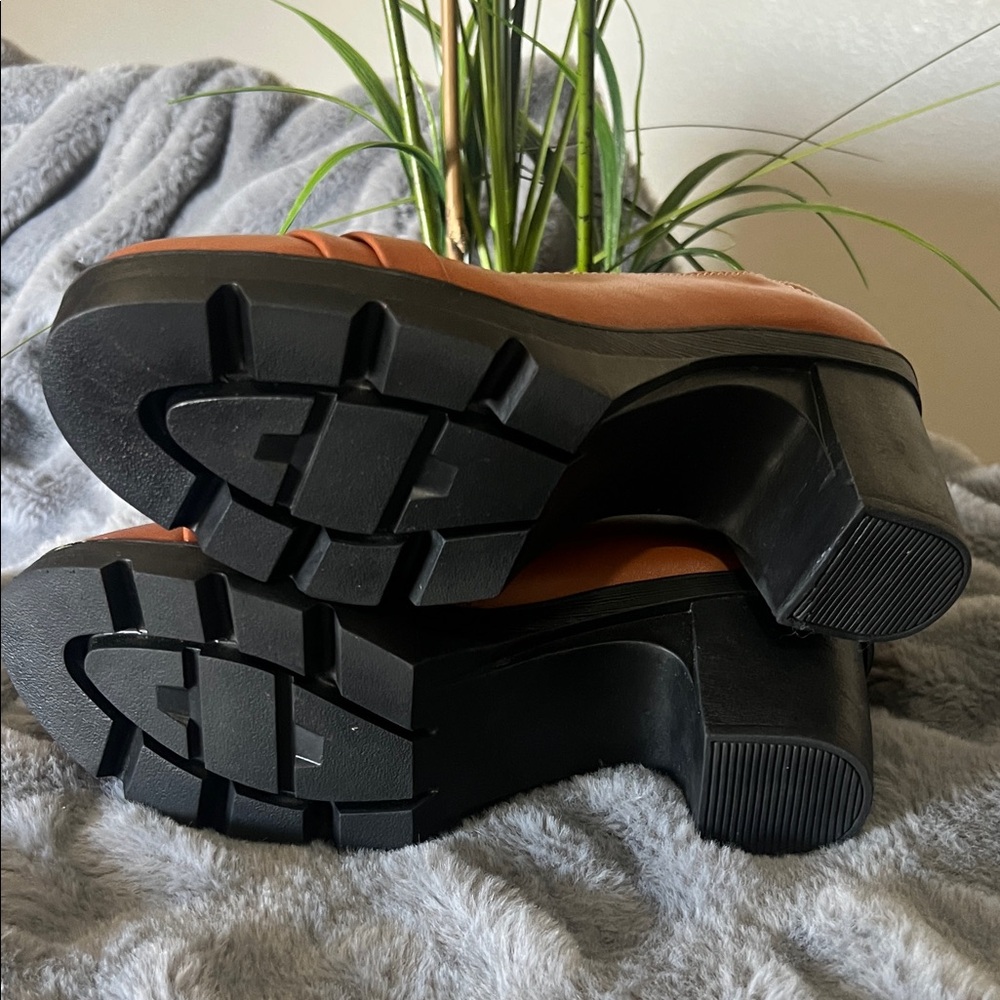 Mary Janes Tan Platform Mid Heels NWOT retail $39 - Picture 5 of 5